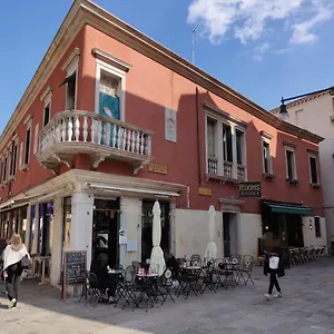 Archie's House Albergue